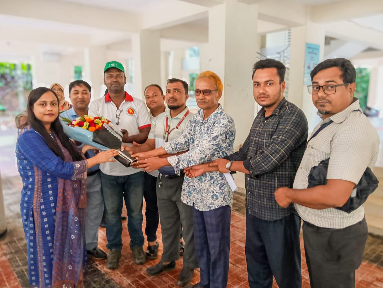 উখিয়া উপ‌জেলা নির্বাহী কর্মকর্তা পান্না আক্তার কে ফু‌লেল শু‌ভেচ্ছা জানা‌লেন বাংলা‌দেশ সেন্ট্রাল প্রেসক্লাব উখিয়া শাখার নেতৃবৃন্দরা